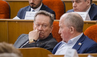 Евгений Солнцев впервые отчитался перед депутатами Заксобрания